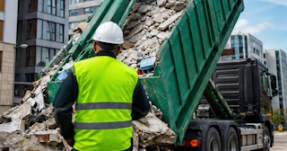 Вывоз строительного мусора в Качканаре: услуги лицензированной компании — ПроМусор